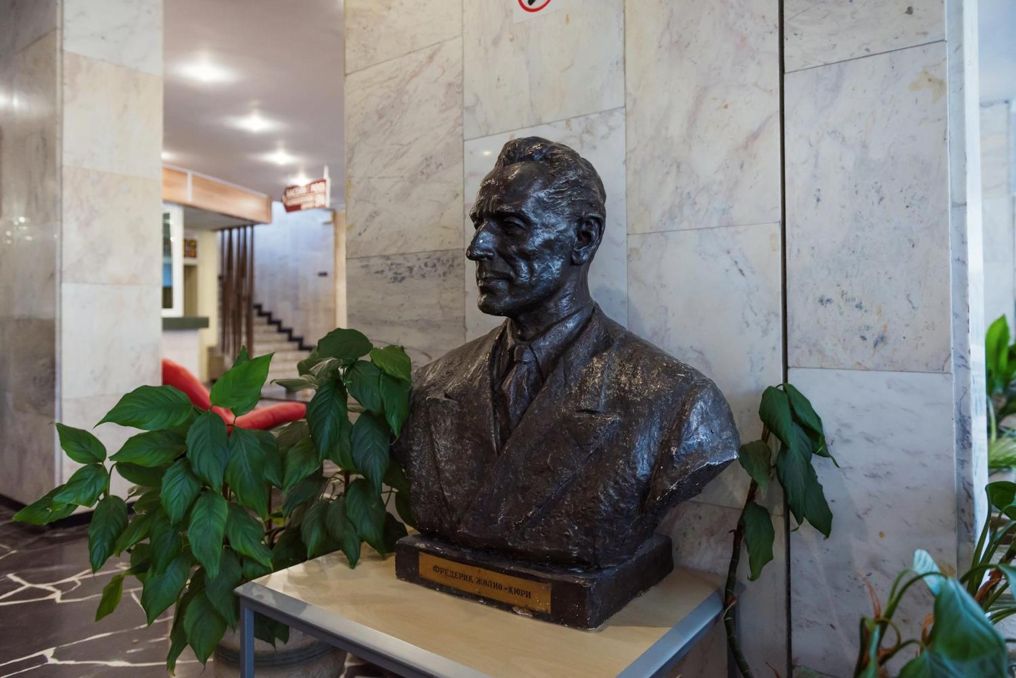 International Home Of Scientists Joliot Curie Saints Constantine and Helena Ngoại thất bức ảnh